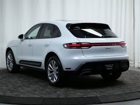 Used 2025 Porsche Macan image 3