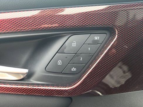 Used 2025 Chevrolet Traverse RS image 45