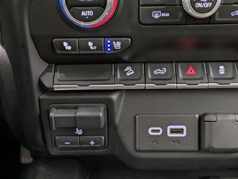 Used 2022 GMC Sierra 1500 AT4 w/ AT4 Preferred Package image 7