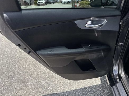 Used 2022 Kia Forte LXS w/ LXS Technology Package FWD image 13