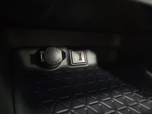 Used 2024 Toyota RAV4 XLE AWD/4WD image 18