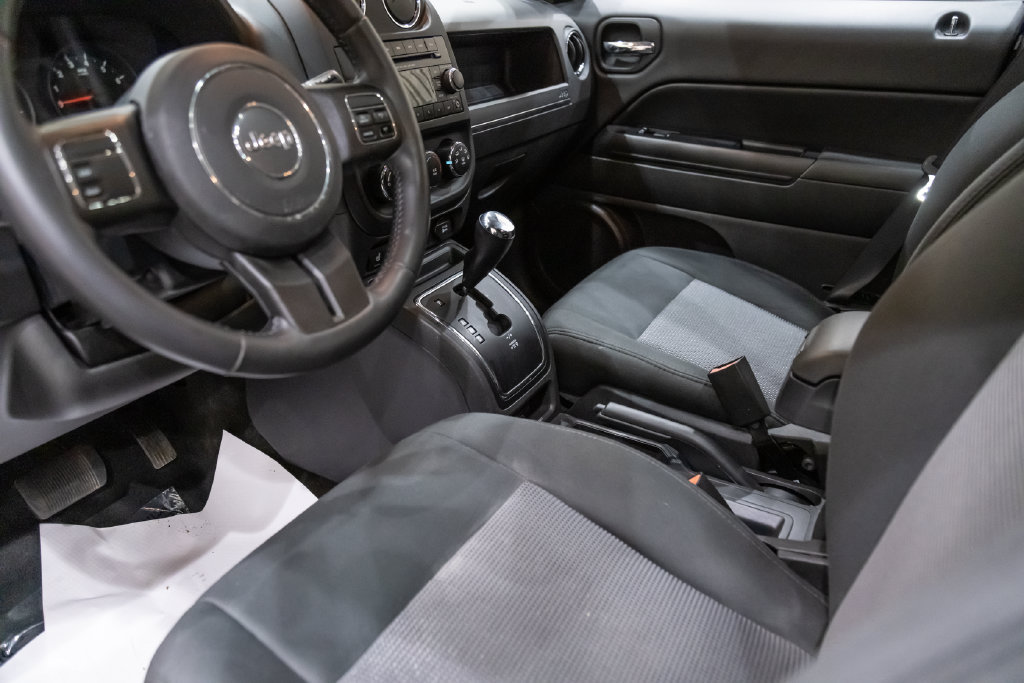 Used 2013 Jeep Patriot Latitude w/ Sun/Sound Group FWD image 17