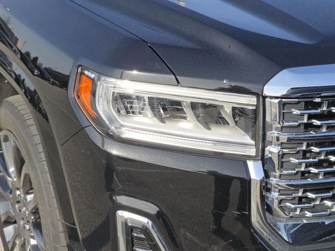 Used 2022 GMC Acadia Denali w/ Black Diamond Edition image 8