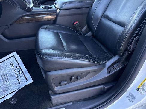 Used 2016 Chevrolet Suburban LT image 11