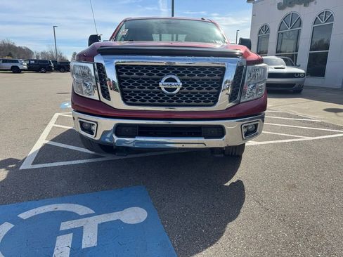 Used 2017 Nissan Titan SV image 4