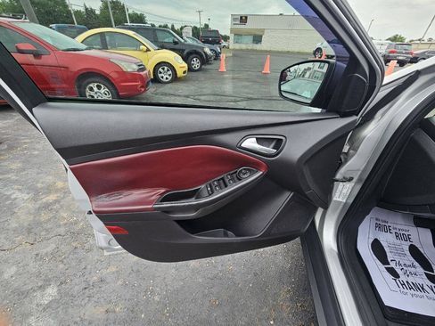 Used 2012 Ford Focus SE FWD image 13