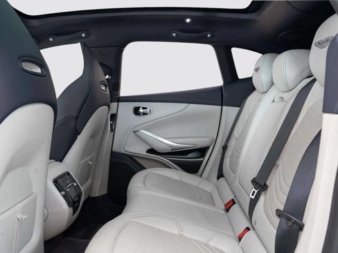 Used 2023 Aston Martin DBX AWD/4WD image 42