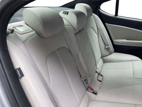 Used 2025 Genesis G70 2.5T image 40