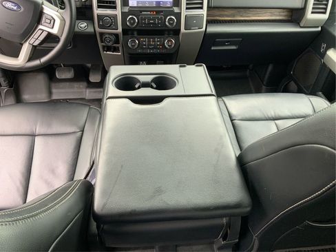 Used 2020 Ford F150 Lariat w/ Trailer Tow Package image 17