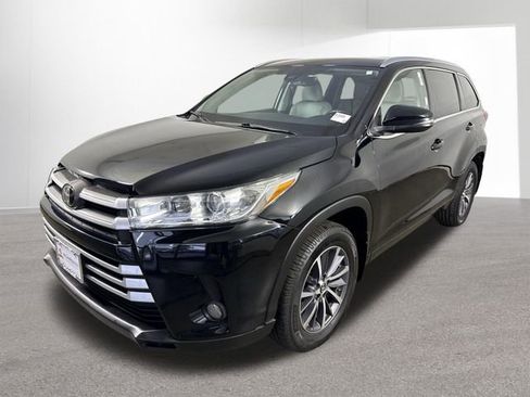 Used 2018 Toyota Highlander XLE AWD/4WD image 25