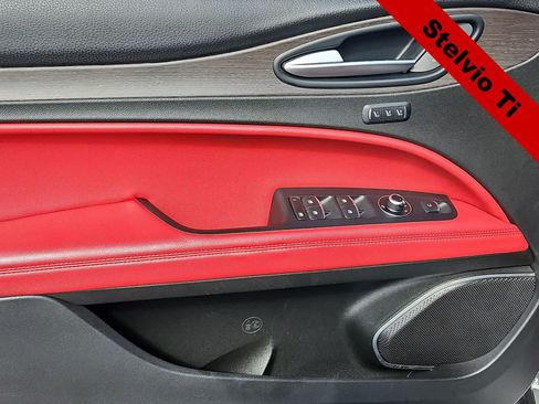 Used 2019 Alfa Romeo Stelvio Ti AWD/4WD image 28