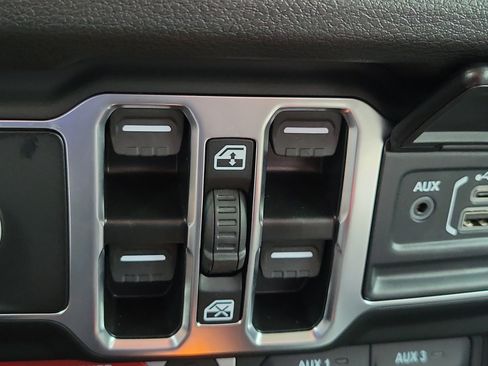 Used 2025 Jeep Wrangler Unlimited Sport AWD/4WD image 22