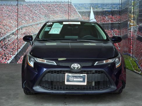 Used 2021 Toyota Corolla LE w/ Carpet Mat Package (TMS) FWD image 3