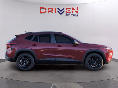 Used 2024 Chevrolet Trax ACTIV w/ Sunroof Package image 6