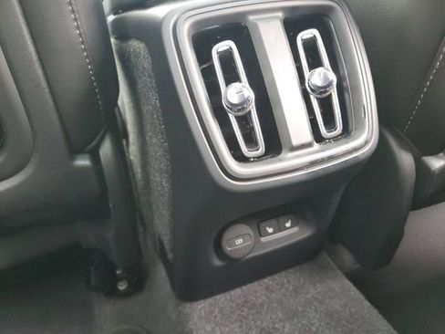 Used 2025 Volvo XC40 B5 Core image 21