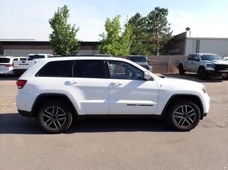Used 2019 Jeep Grand Cherokee Trailhawk w/ Trailhawk Luxury Group AWD/4WD video 4