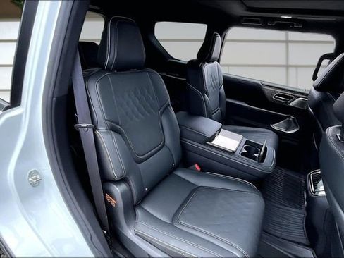 Used 2026 INFINITI QX80 Autograph w/ Premium Cargo Package AWD/4WD image 27