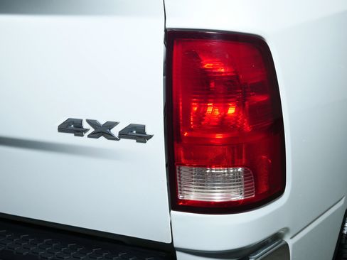 Used 2023 RAM 1500 Classic SLT w/ Electronics Group AWD/4WD image 17