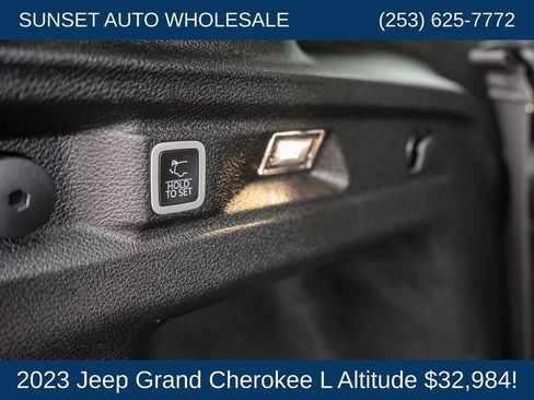 Used 2023 Jeep Grand Cherokee L Altitude image 90