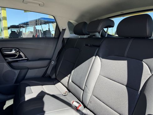 Used 2022 Kia Niro EX image 37