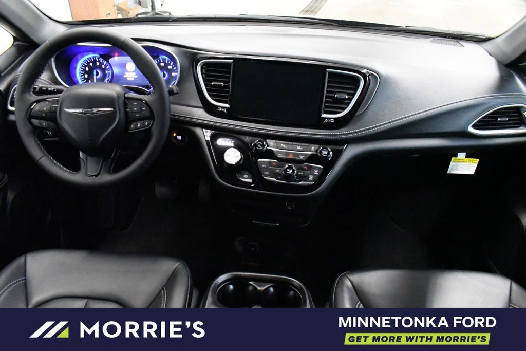 Used 2026 Chrysler Pacifica Select w/ S Appearance Package FWD image 26