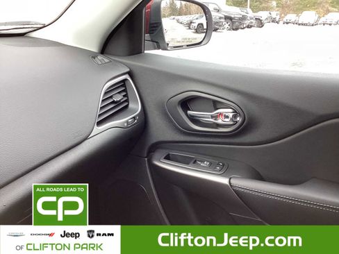Certified 2020 Jeep Cherokee Latitude Plus w/ Cold Weather Group image 25