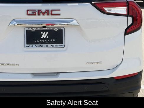 Used 2024 GMC Terrain SLE AWD/4WD image 9