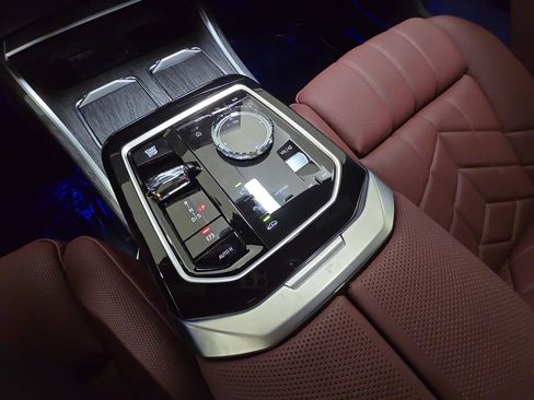 New 2026 BMW 750e xDrive w/ Executive Package image 19