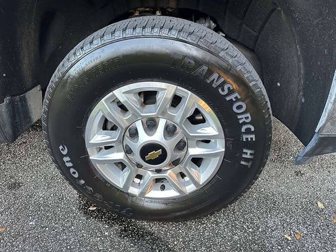Used 2025 Chevrolet Silverado 2500 LT w/ Convenience Package AWD/4WD image 19