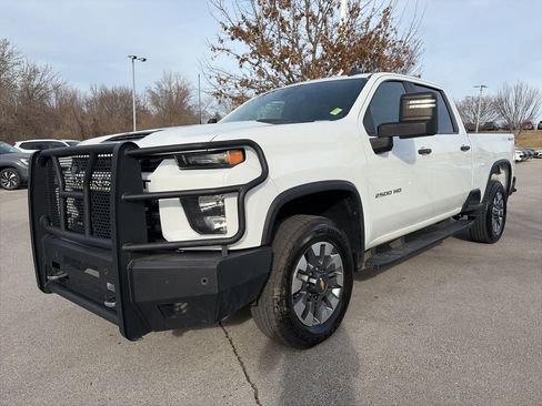 Used 2022 Chevrolet Silverado 2500 Custom w/ Custom Value Package image 3