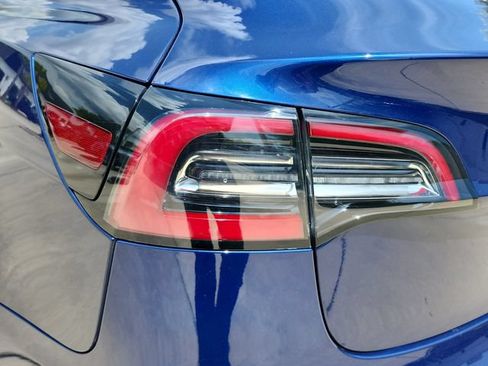 Used 2022 Tesla Model 3 Long Range AWD/4WD image 33