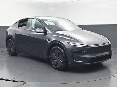 Used 2026 Tesla Model Y Long Range AWD/4WD image 2