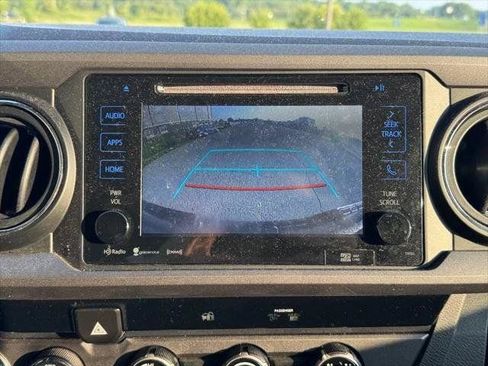 Used 2017 Toyota Tacoma TRD Off-Road w/ Tow Package AWD/4WD image 93