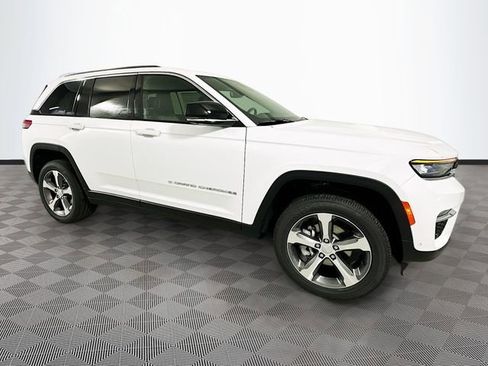 New 2025 Jeep Grand Cherokee Limited w/ Luxury Tech Group II image 3