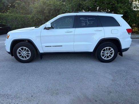 Used 2018 Jeep Grand Cherokee Laredo AWD/4WD image 2