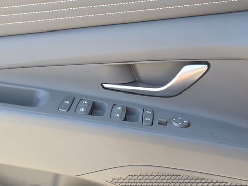 Used 2025 Hyundai Elantra Sport image 26