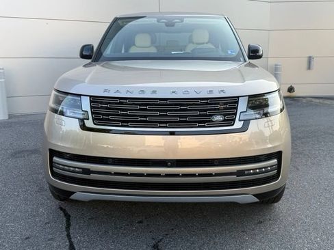 Used 2025 Land Rover Range Rover SE AWD/4WD image 4