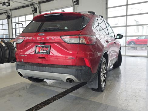 Used 2022 Ford Escape Titanium image 17