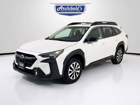 Used 2025 Subaru Outback Premium image 3