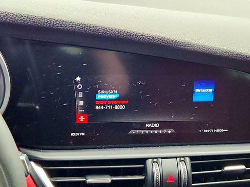 Used 2018 Alfa Romeo Giulia image 17