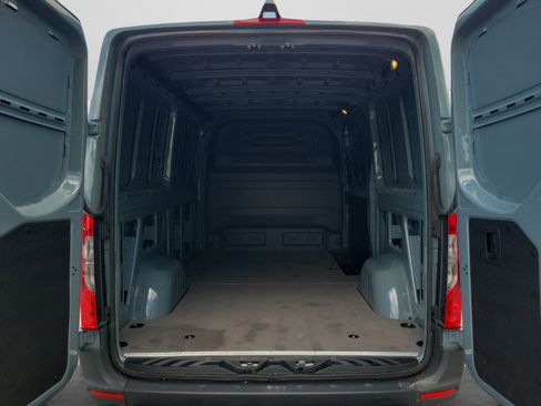 Used 2024 Mercedes-Benz Sprinter 2500 image 5