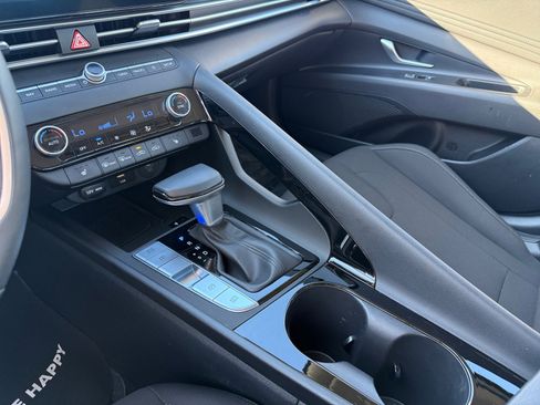 Certified 2025 Hyundai Elantra SEL image 13