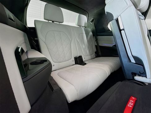 Certified 2023 BMW X7 xDrive40i w/ Premium Package image 29