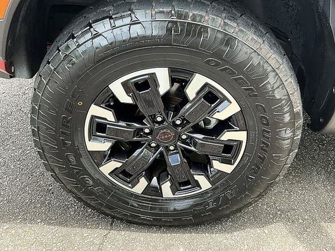 Used 2022 Nissan Frontier Pro-X RWD image 9