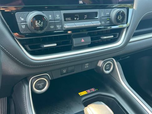 Used 2025 Toyota Grand Highlander AWD Hybrid image 23