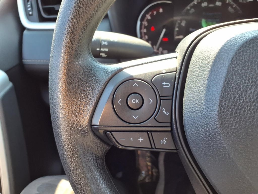 Used 2025 Toyota RAV4 XLE FWD image 13