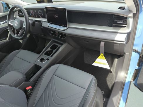 New 2026 Volkswagen Tiguan SE image 23