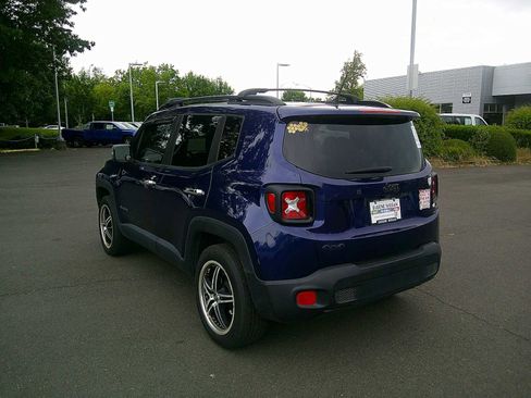Used 2017 Jeep Renegade Altitude AWD/4WD image 3
