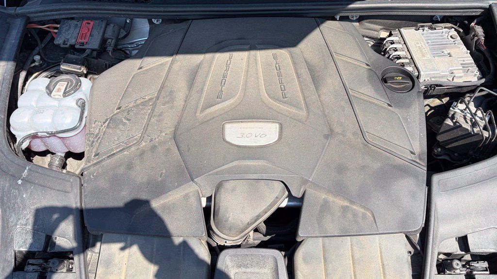 Used 2023 Porsche Cayenne Platinum Edition AWD/4WD image 8