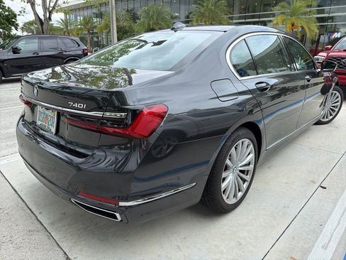 Used 2022 BMW 740i xDrive w/ Premium Package AWD/4WD image 3